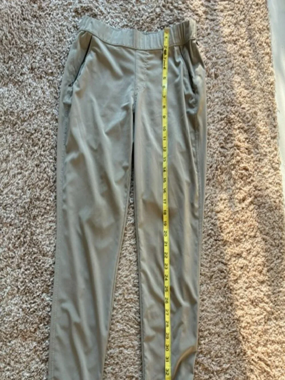 Kuhl Women's Khaki jogger pants, size small, great condition!